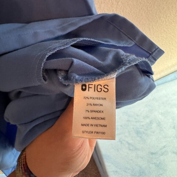 Figs light blue Scrub top Technical Collection - Picture 5 of 7